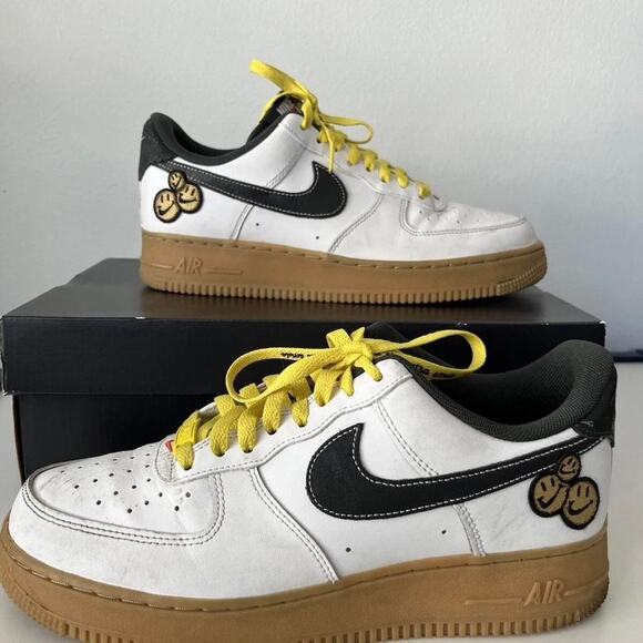 Size 8 nike air main image 6